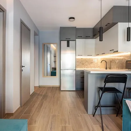 Hippocrates Bound By Binobi Innovative Management! Apartment *